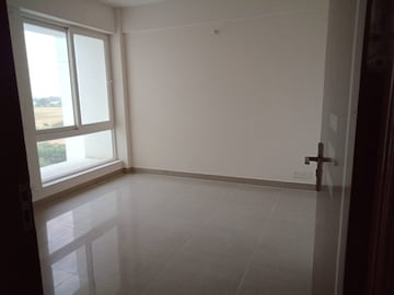Room in 2 BHK Apartment at Ramprastha City The Edge Towers, Sector 37d – for Sale