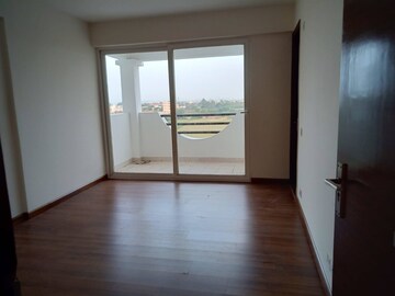 Room in 2 BHK Apartment at Ramprastha City The Edge Towers, Sector 37d – for Sale