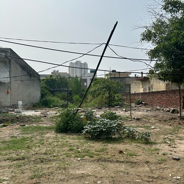 Plot Area in 2 BHK Independent House at Noida Expressway – for Sale