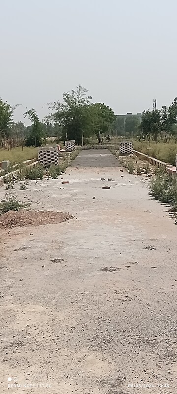  Plot For Sale in Wazirganj