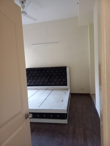 Room in 2 BHK Apartment at Paras Tierea, Sector 137 – for Sale