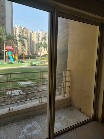 Furnished Amenities in 2 BHK Apartment at Paras Tierea, Sector 137 – for Sale