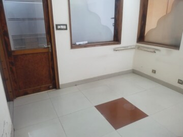 Room in 2 BHK Apartment at Vasant Kunj – for Sale