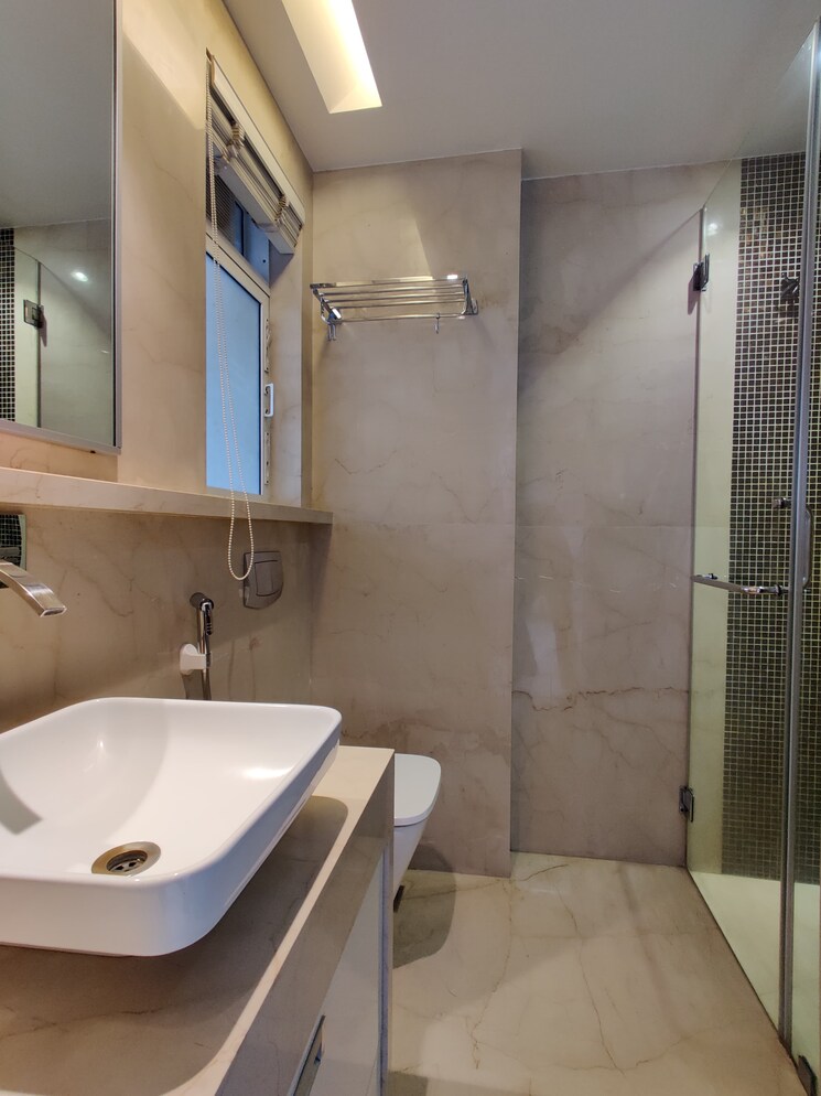 Bathroom, satguru-flying-carpet 4 Bedroom 2050 Sq.Ft. Apartment In Khar West Mumbai 7270658