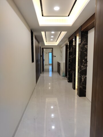 Building Lobby in 1.5 BHK Apartment at M4 Ocean View, Mazgaon – for Sale