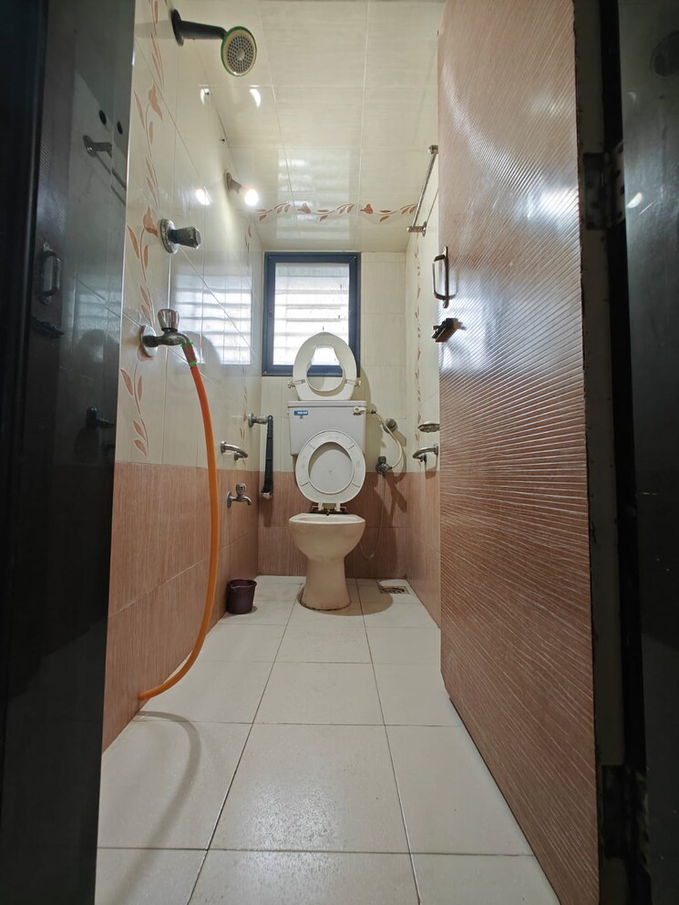 Bathroom, benzer-tower 3 Bedroom 1100 Sq.Ft. Apartment In Kandivali East Mumbai 7270755