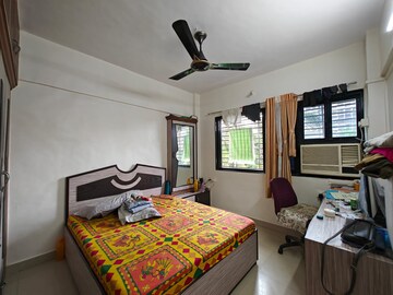 Bedroom in 3 BHK Apartment at Benzer Tower, Kandivali East – for Sale