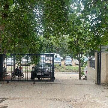 Parking in 1 RK Apartment at Suncity Essel Tower, Sector 28 – for Sale