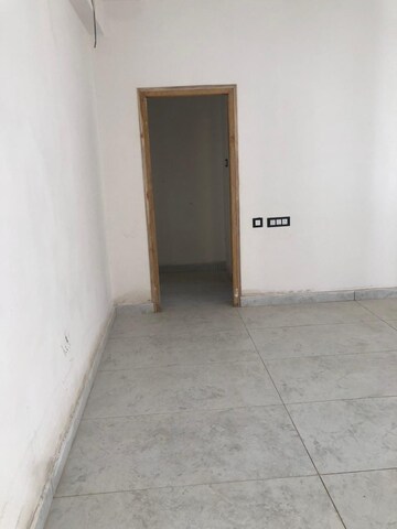 Room in 3 BHK Apartment at Film Nagar – for Sale