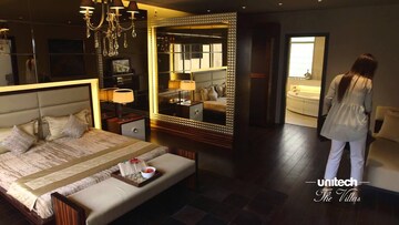 Living Room in 6 BHK Villa at Unitech Opulence, Sector 33 – for Sale