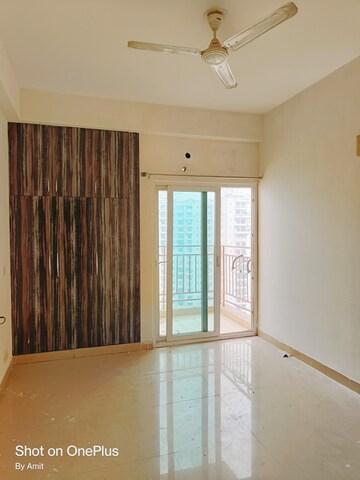 3 BHK Apartment For Sale in Mahagun Moderne, Sector 78