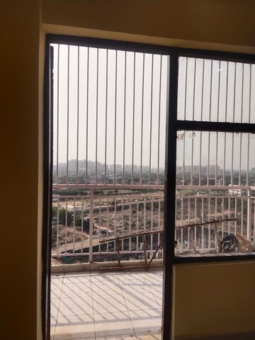 Room in 3 BHK Apartment at Adore Happy Homes Grand, Sector 85 – for Sale