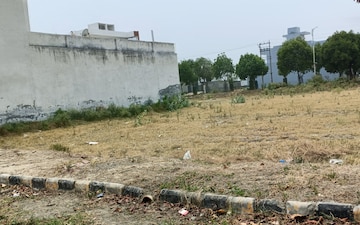 Plot For Sale in Sector 8
