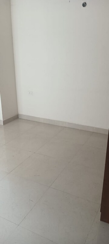 Room in 2 BHK Apartment at Signature Global The Roselia, Sector 95a – for Sale