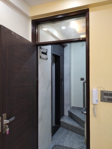 Room in 3 BHK Builder Floor at Dwarka – for Sale