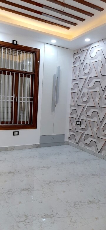 Building Lobby in 2 BHK Builder Floor at Mahavir Enclave 1 – for Sale