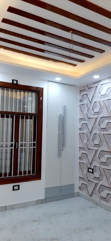 Building Lobby in 2 BHK Builder Floor at Mahavir Enclave 1 – for Sale