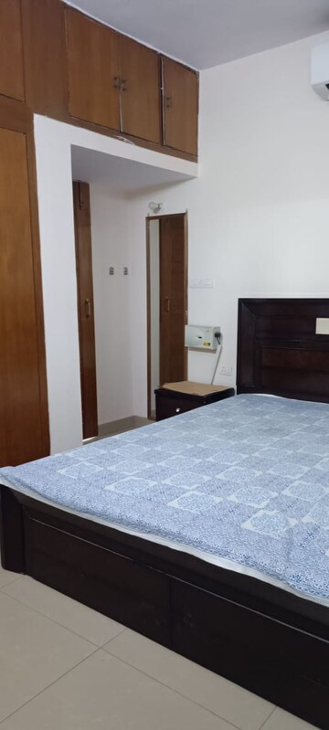 Room in 3 BHK Apartment at Vasant Kunj – for Sale