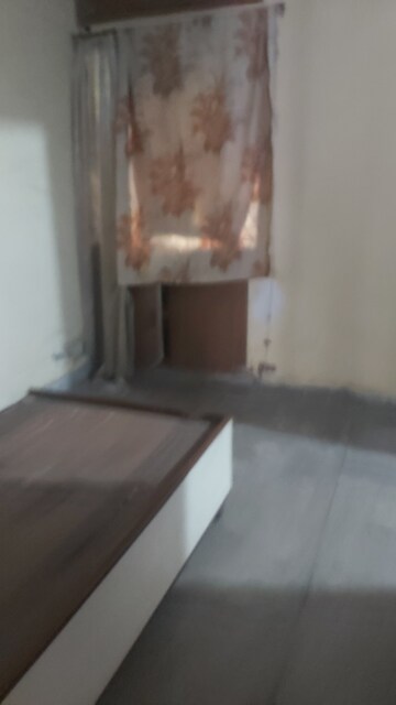 Furnished Amenities in 3.5 BHK Apartment at Mayur Vihar Phase 1 – for Sale