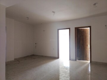 Room in 4 BHK Apartment at Uninav Utopia, Morti – for Sale