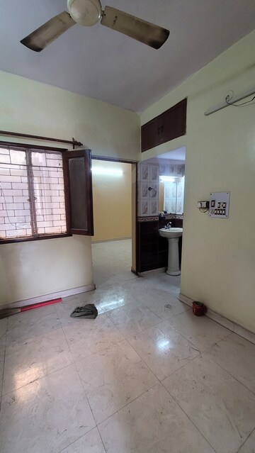 Furnished Amenities in 2 BHK Builder Floor at Dilshad Garden – for Sale
