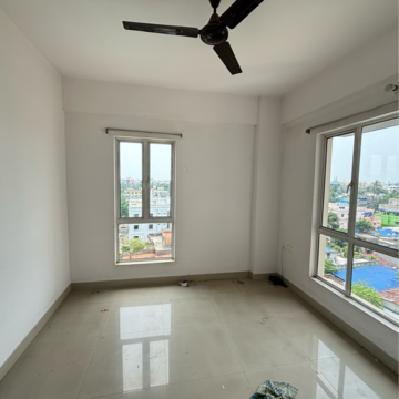 Room in 2 BHK Apartment at Siddha Xanadu Condominium, Bablatala – for Sale