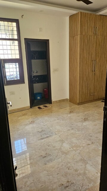 Room in 3 BHK Builder Floor at New Palam Vihar – for Sale