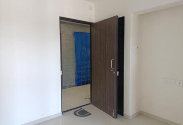 Room in 2 BHK Apartment at Kalpataru Hills, Manpada – for Sale