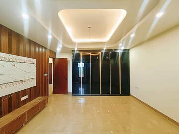 Room in 3.5 BHK Builder Floor at Sainik Colony – for Sale