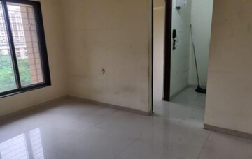 Room in 2 BHK Apartment at Piramal Vaikunth, Balkum Pada – for Sale
