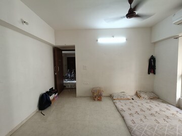 Room in 1 BHK Apartment at Lodha Amara, Kolshet Road – for Sale
