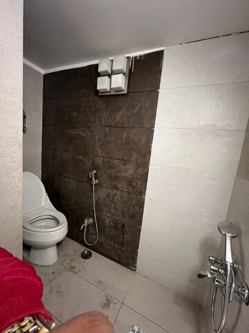 Bathroom in 4 BHK Apartment at Vatika City-Sovereign, Sector 49 – for Sale