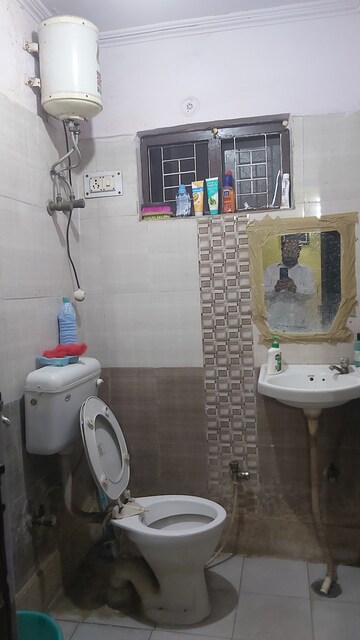 Bathroom in 2.5 BHK Builder Floor at Patparganj – for Sale