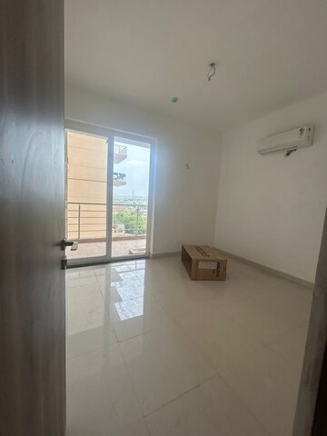 Room in 2 BHK Apartment at DLF Regency Park I, Dlf Phase iv – for Sale