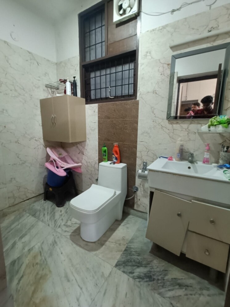 Bathroom, green fields colony 3 Bedroom 1400 Sq.Ft. Builder Floor In Green Fields Colony Faridabad 7273252