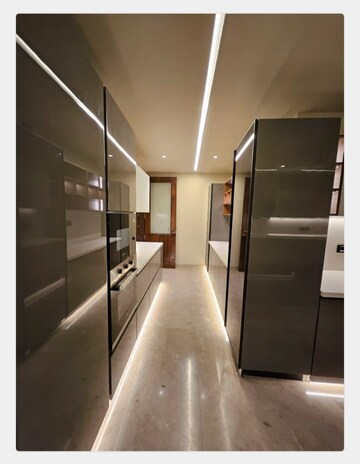 Kitchen in 4 BHK Builder Floor at DLF Royale Residences, Dlf Phase I – for Sale