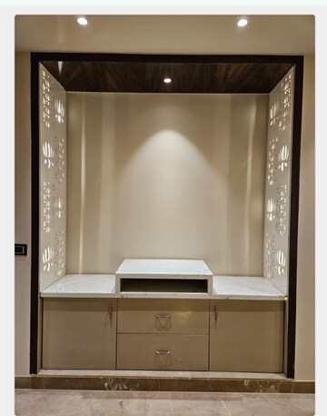 Furnished Amenities in 4 BHK Builder Floor at DLF Royale Residences, Dlf Phase I – for Sale