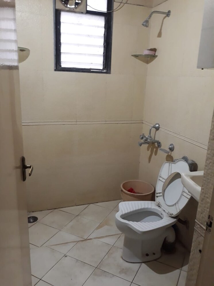 Bathroom, windsor-avenue 4 Bedroom 2000 Sq.Ft. Apartment In Wanowrie Pune 7273467