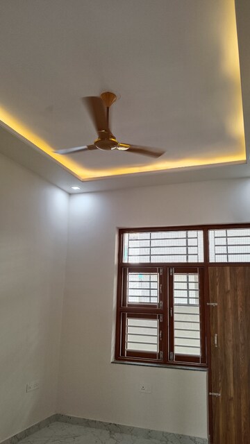 Room in 4 BHK Villa at Kalwar Road – for Sale