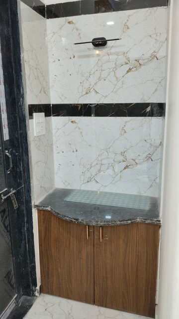 Furnished Amenities in 4 BHK Villa at Kalwar Road – for Sale