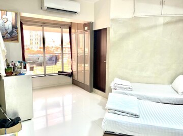 Room in 2 BHK Apartment at The International, Churchgate – for Sale