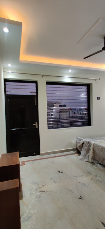 Furnished Amenities in 4 BHK Builder Floor at Sector 21a – for Sale