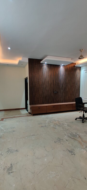 Furnished Amenities in 4 BHK Builder Floor at Sector 21a – for Sale