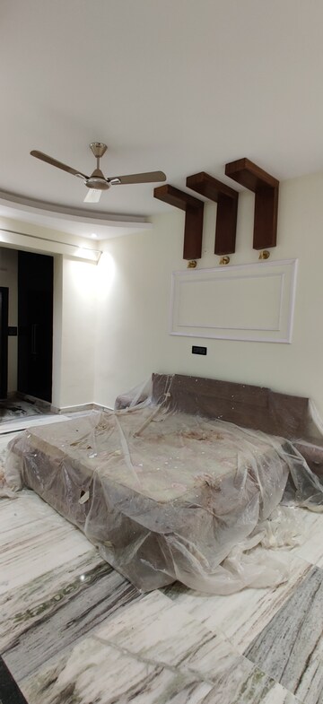 Room in 4 BHK Builder Floor at Sector 21a – for Sale