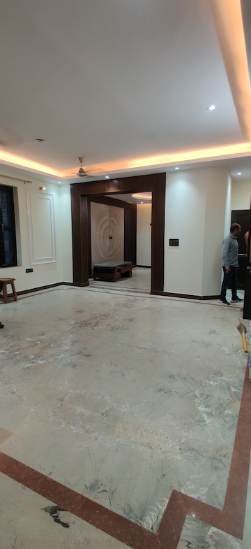 Furnished Amenities in 4 BHK Builder Floor at Sector 21a – for Sale