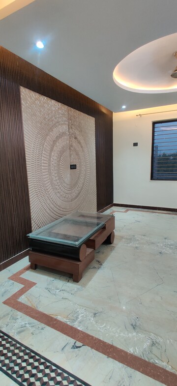 Room in 4 BHK Builder Floor at Sector 21a – for Sale