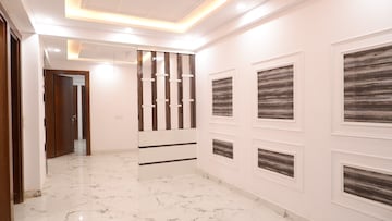 Room in 3 BHK Builder Floor at Sector 73 – for Sale