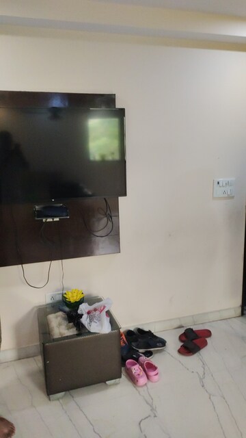 Furnished Amenities in 3 BHK Builder Floor at Ramesh Nagar – for Sale