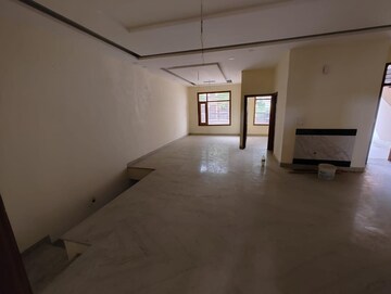 Room in 5 BHK Villa at Sector 106 – for Sale