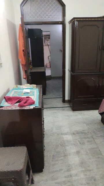 Furnished Amenities in 2 BHK Builder Floor at Mansarover Garden – for Sale